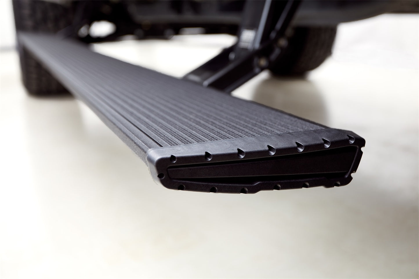 ~(59 lbs. 81X13X8)~ PowerStep Xtreme Black Plug N Play System - includes OEM style illumination