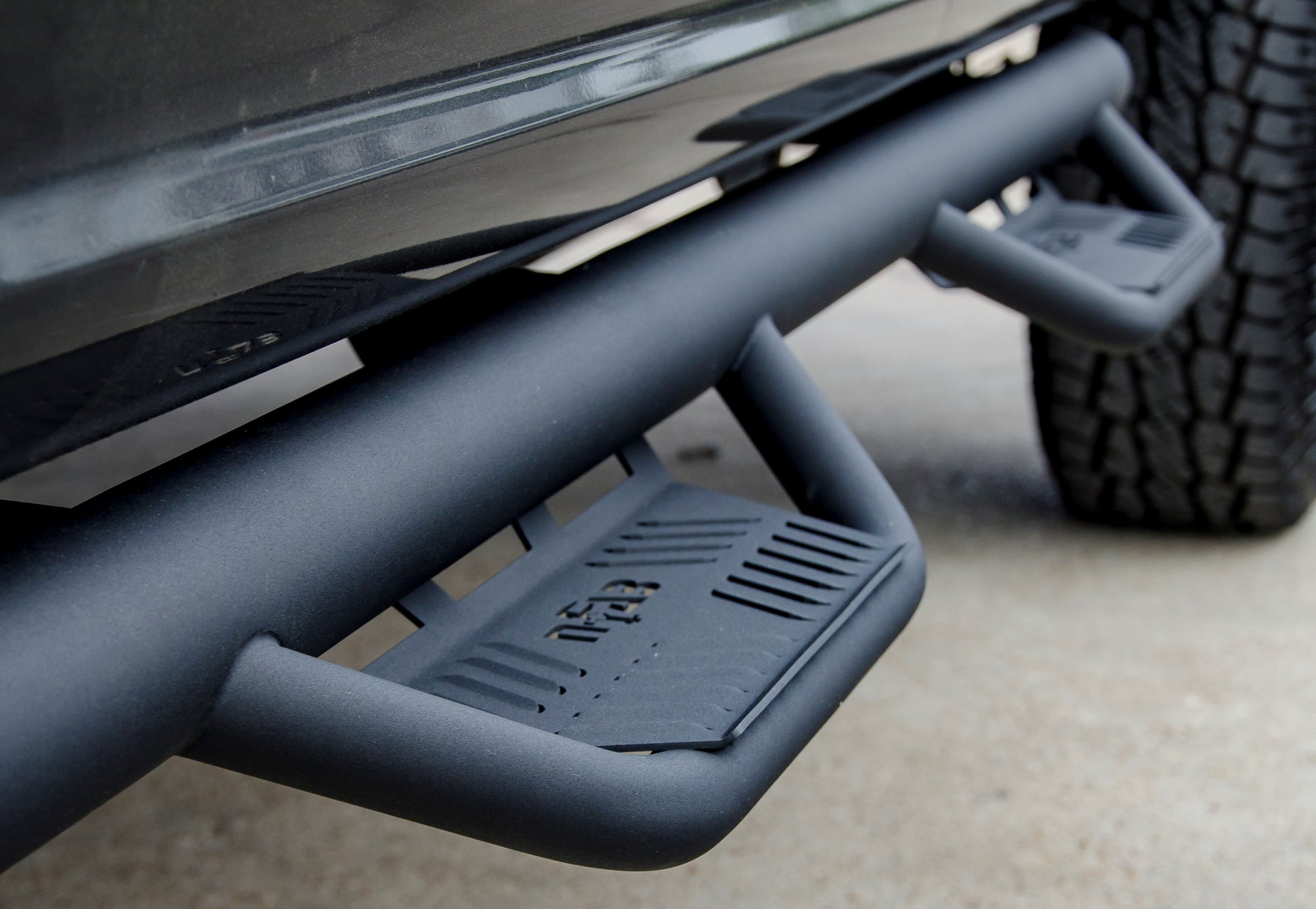~(74 lbs. 79X17X9)~ Step Systems Podium LG Textured Black Jeep 07-18 Wrangler JK 4 Door All Gas SRW
